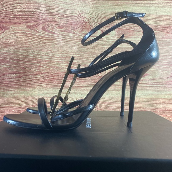 **sold sold**Yves Saint Laurent CASSANDRA SANDALS IN Smooth LEATHER - Picture 3 of 12